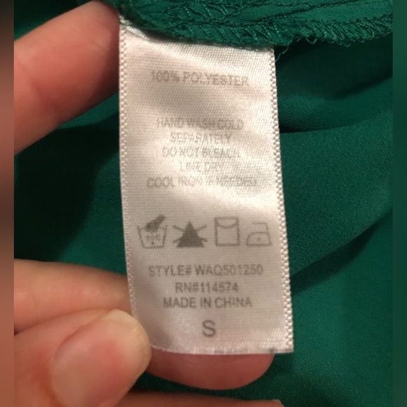 Pleione, emerald green sleeveless blouse with v in front & v cutout in back, S - Picture 11 of 11